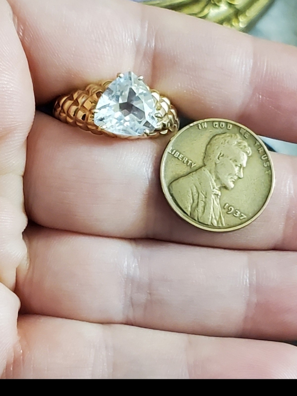 10k trillion quartz ring size 9. Can be resized by a jeweler. Stamped 10k genuin - Picture 11 of 11